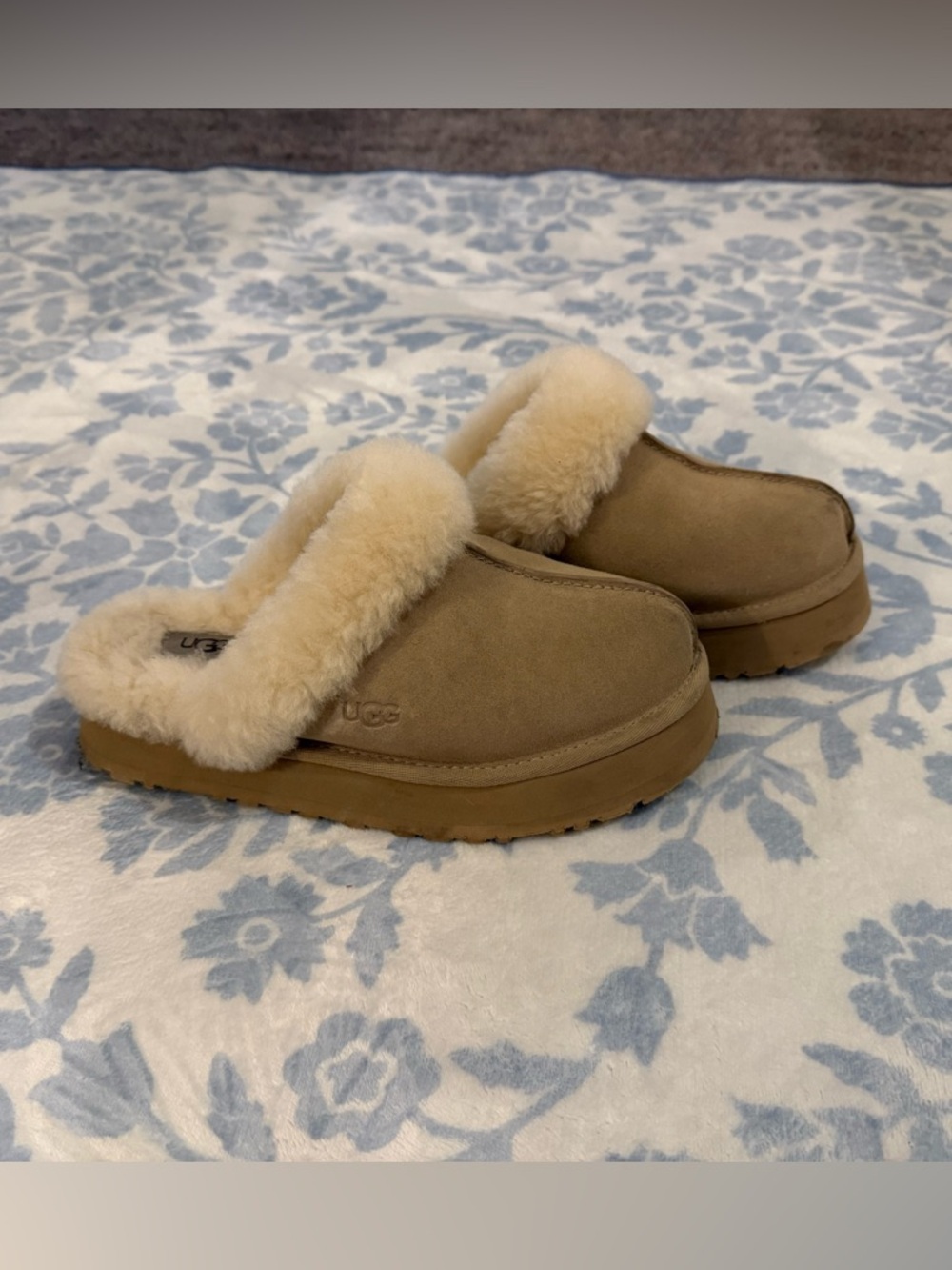 UGG slippers  - Size 8